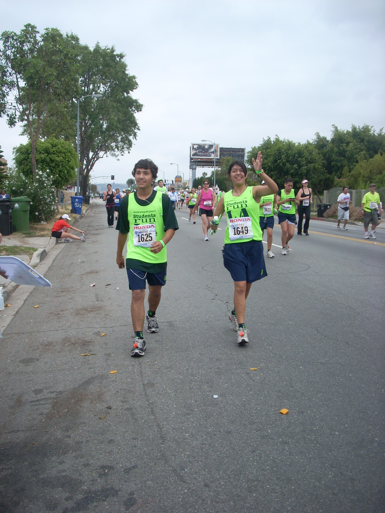 marathon09indiv/violetwavesnicksmiles.jpg